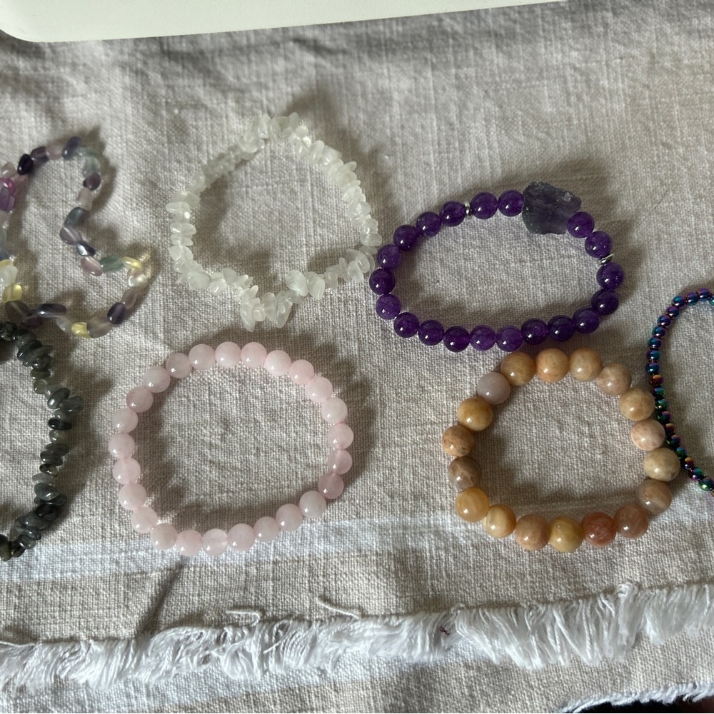 Lot of Crystal Gem Bracelets 7- Amethyst Rose Quartz Fluorite, Bismuth - Picture 3 of 3